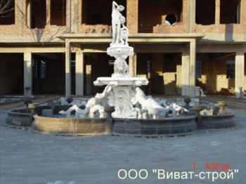 Фонтан в форме цветка с человеком на вершине