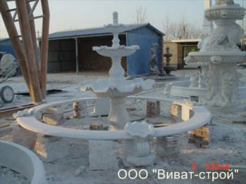 Трехъярусный белый фонтан с навесным кольцом