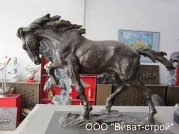 Конь