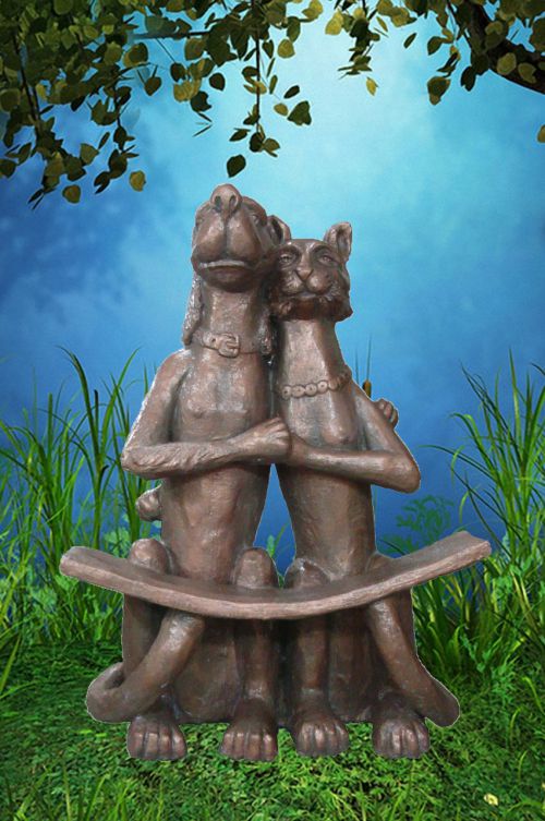 Кошечка с псом в обнимку